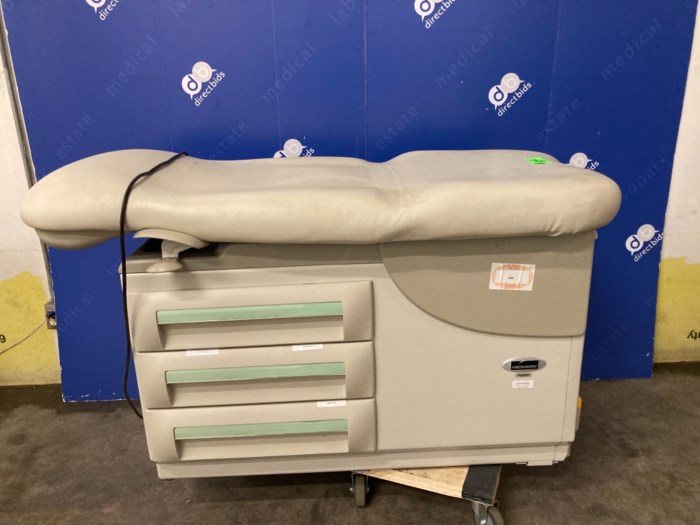 1 Midmark Exam Table For Sale 8654