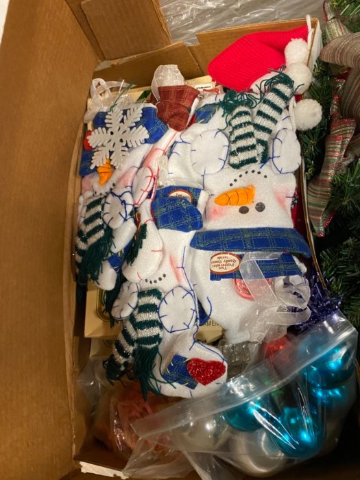 (1) Pallet of Assorted Christmas Decorations for sale