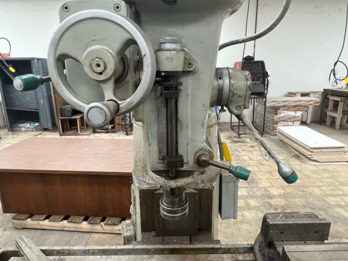 Cincinnati Toolmaster Industrial Horizontal Milling Machine for sale