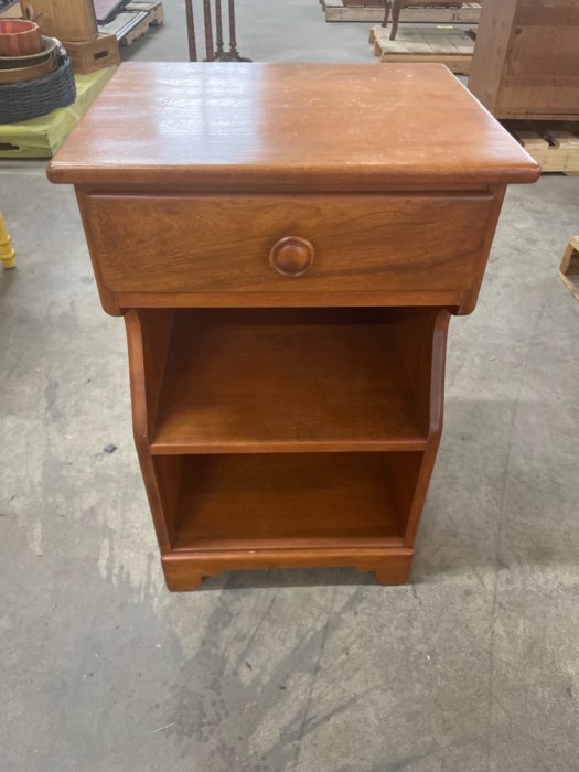 Ethan Allen Bed Side Table For Sale