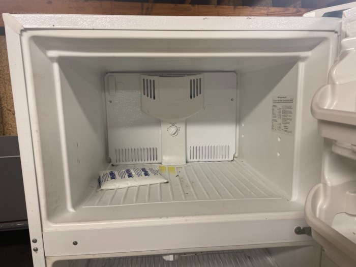 Frigidaire Model FRT17L3FW1 Fridge Freezer Combo for sale