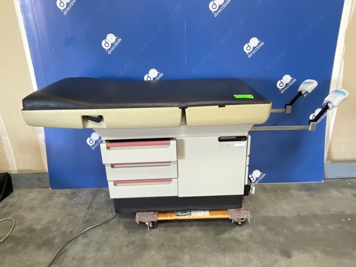 Midmark 404 Exam Bed w/ Extendable Stirrups for sale