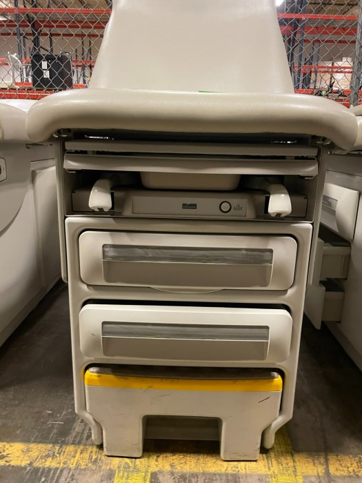 Midmark Exam Table Model 604 002 For Sale 0471