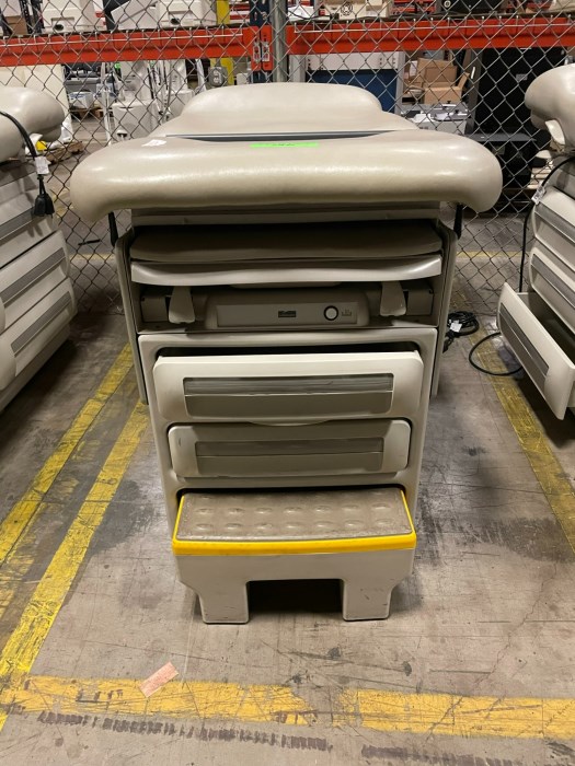 Midmark Exam Table Model 604 002 For Sale 3065