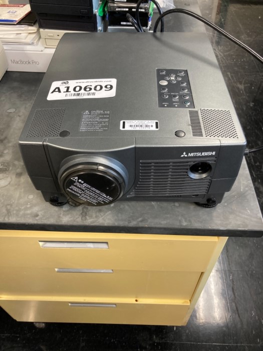 Mitsubishi Projector (B3.2.048) for sale