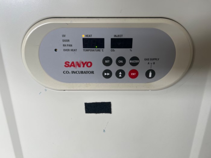 Sanyo Model: MCO-18AIC Dual Stacked a CO2 Incubators for sale